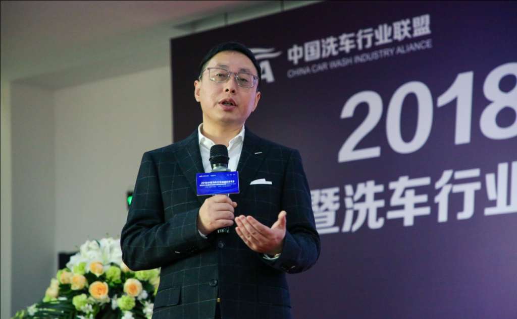 C:\Users\lanlan.du\Desktop\11月研讨会\2018中国洗车行业联盟会员年会暨洗车行业发展与智能环保趋势研讨会顺利召开20181105\对外新闻-2018中国洗车行业联盟会员年会暨洗车行业发展与智能环保趋势研讨会顺利召开\3 江苏云瀚股份有限公司董事长杜云.jpg