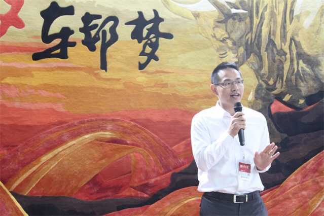 C:\Users\Administrator\Desktop\通稿配图\签约及人物\杜邦Sorona销售经理占先球先.jpg