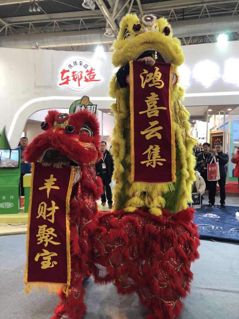 C:\Users\Administrator\Desktop\通稿配图\开场舞狮.jpg